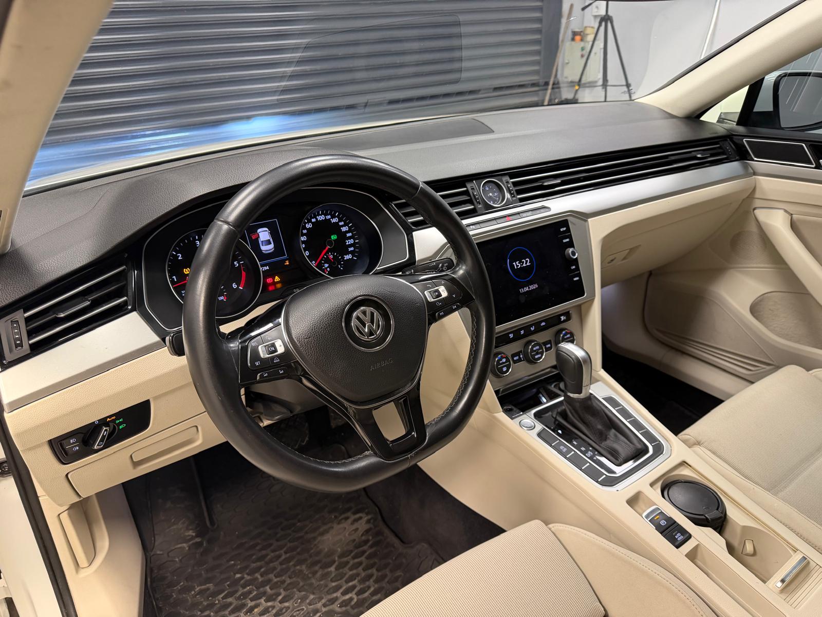 VOLKSWAGEN PASSAT 19